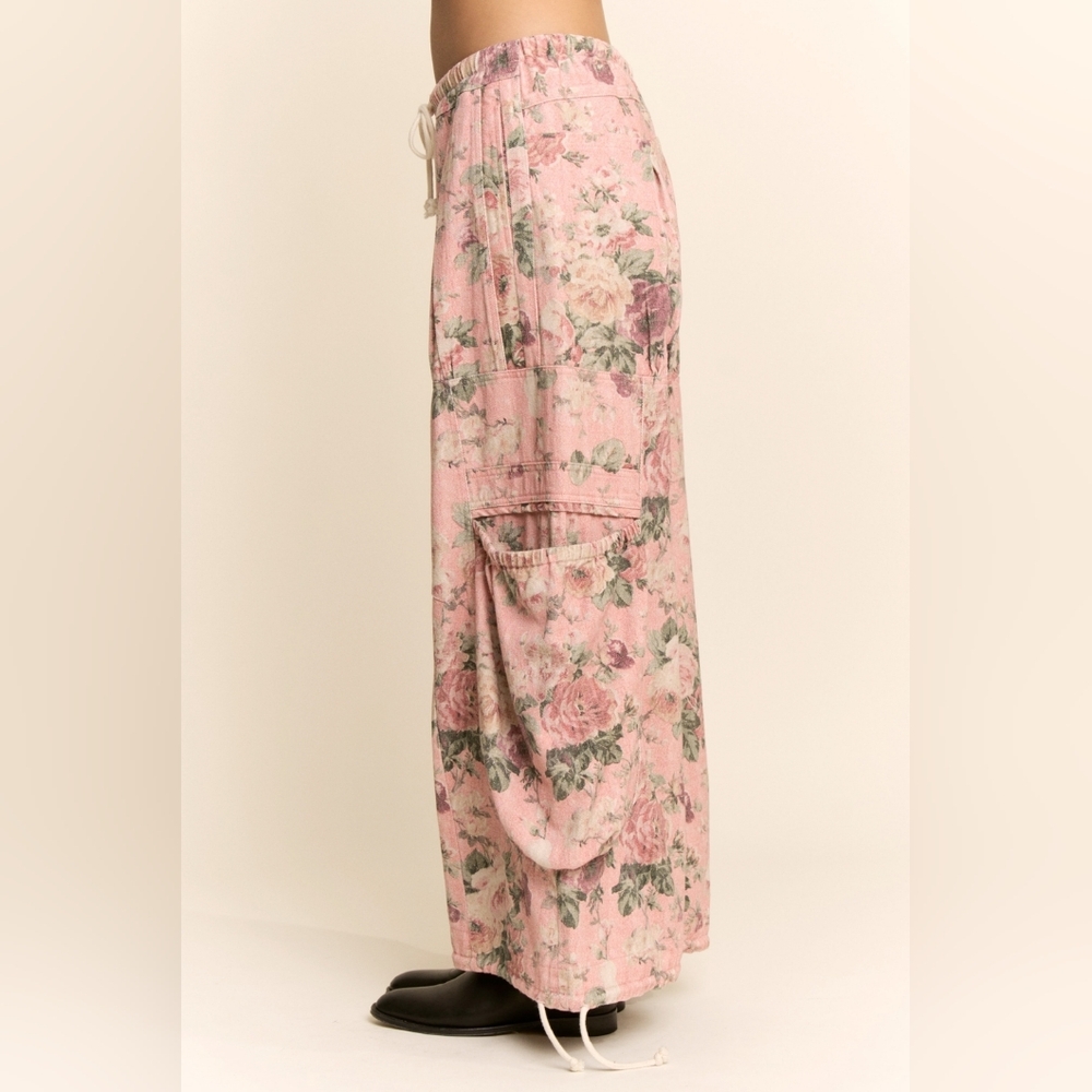 DAVI & DANI Pink Floral Wide-Leg Cropped Cargo Pants - Picture 5 of 10